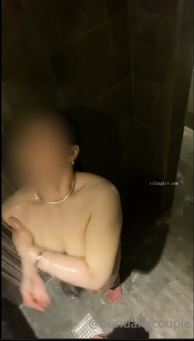 MRHP-024 同じマンションに住む押しに弱いデカ尻人妻お姉さん 無自覚に誘惑してくるピタピタジーパン姿に我慢